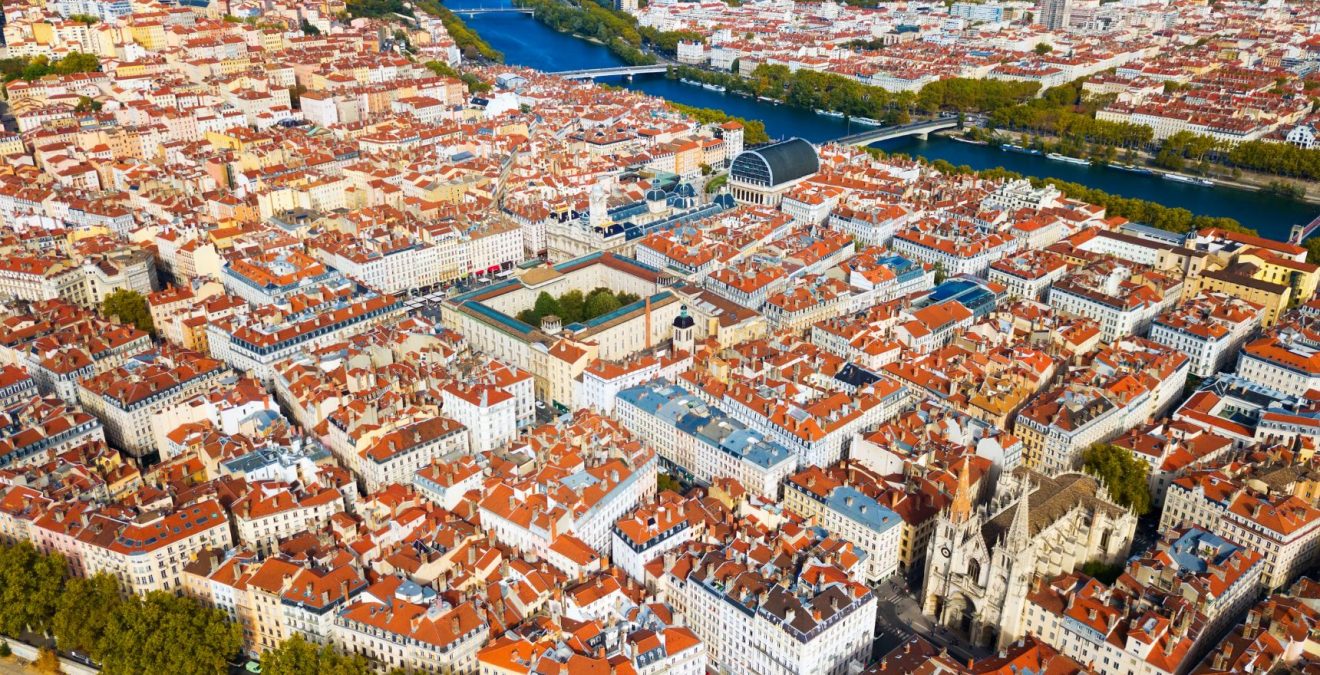 Photo drone Lyon CANVA/GETTY IMAGES PRO article FONTANEL IMMOBILIER investir immobilier Lyon