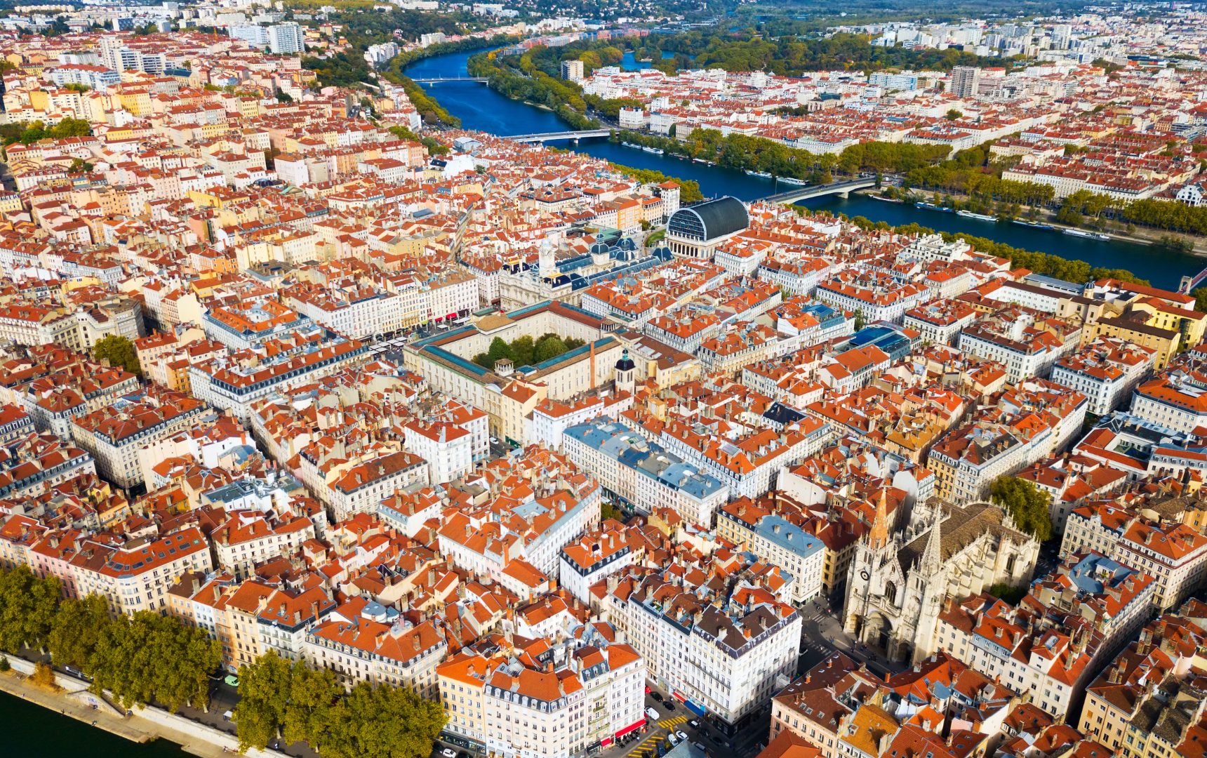 Photo drone Lyon CANVA/GETTY IMAGES PRO article FONTANEL IMMOBILIER investir immobilier Lyon